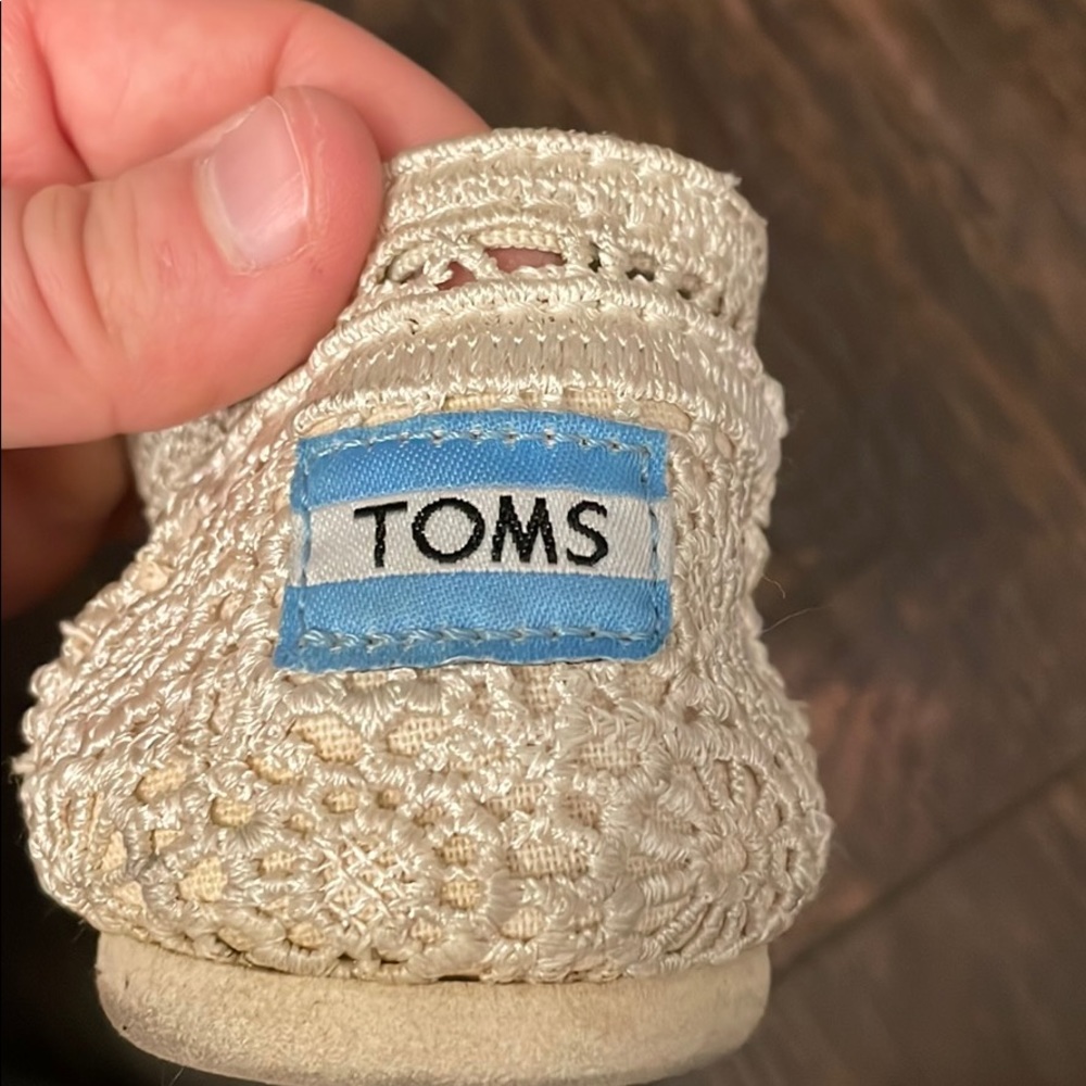 Tom’s shoes - Picture 2 of 4